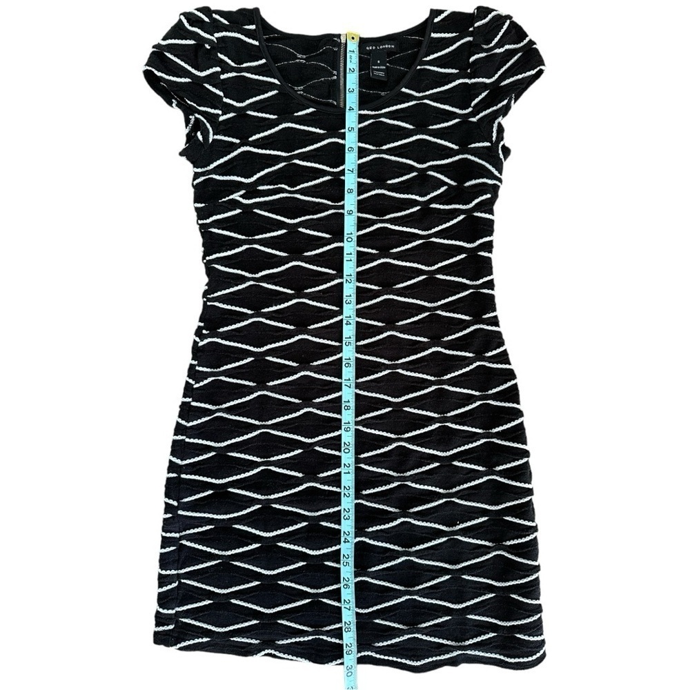 QED LONDON | Black and White Body-con mini-dress | Size Small - Picture 5 of 8